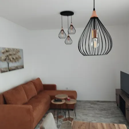 Leona C0 Apartment *
